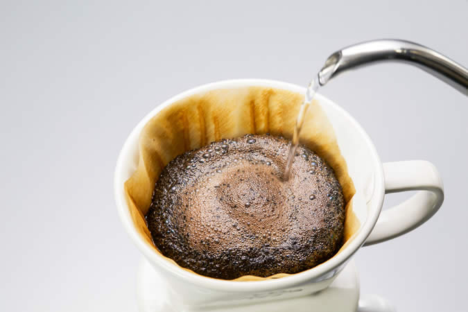 コーヒーポットの注ぎ口が細い理由